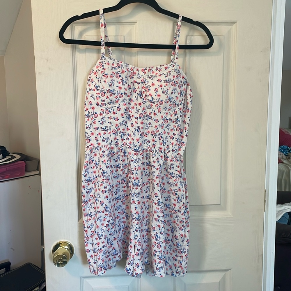 NWT Floral Romper with pockets
